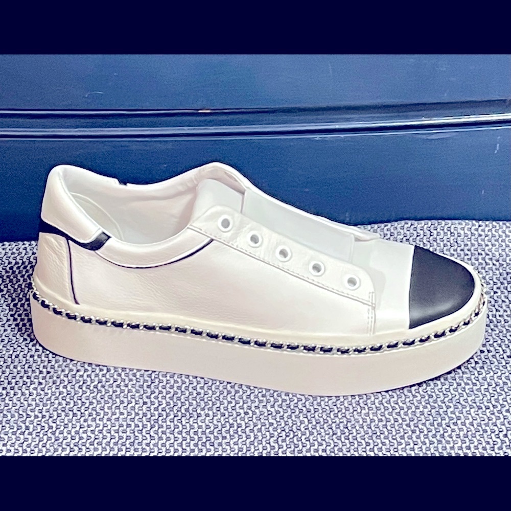 Karl Lagerfeld Paris Axelle Leather Trim Sneakers like new condition!!